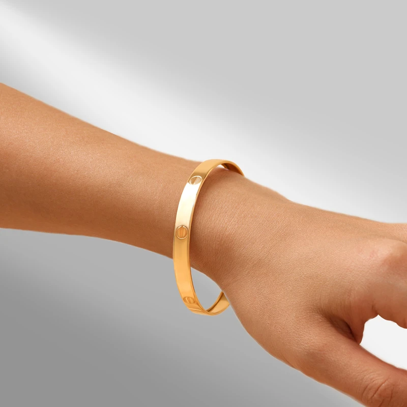 عکس شماره 4 : دستبند النگویی طلا کم اجرت 18 عیار زنانه ماوی گالری مدل کارتیه لاو آینه ای