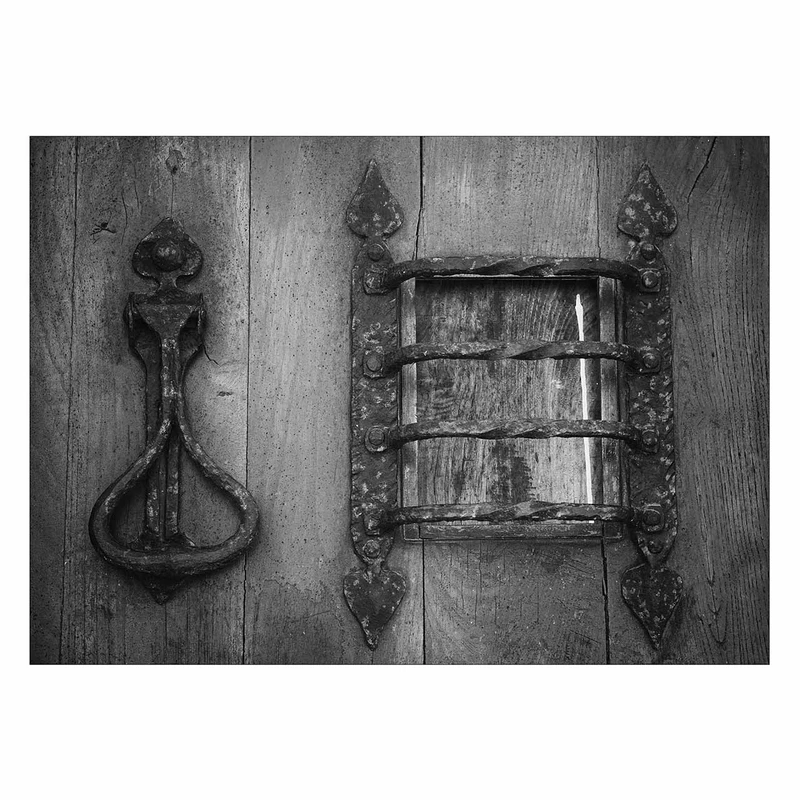 تابلو شاسی ونسونی طرح Odorless Door سایز 50x70 سانتی متر