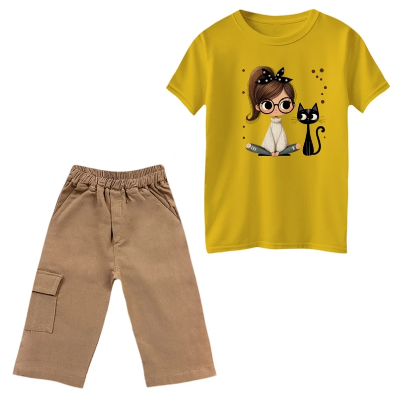 ست تی‌شرت و شلوارک دخترانه مدل دخترک و گربه رنگ زرد