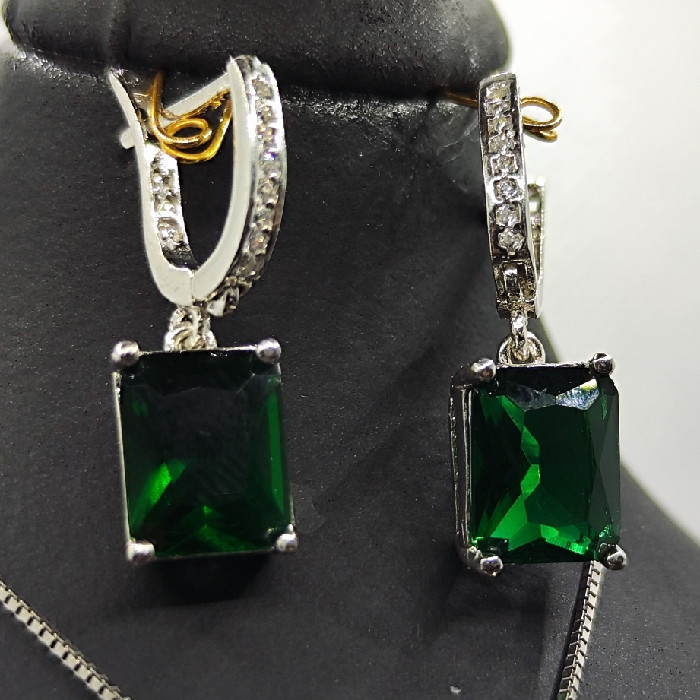 نیم ست نقره زنانه مدل سنگ زمرد کد 588