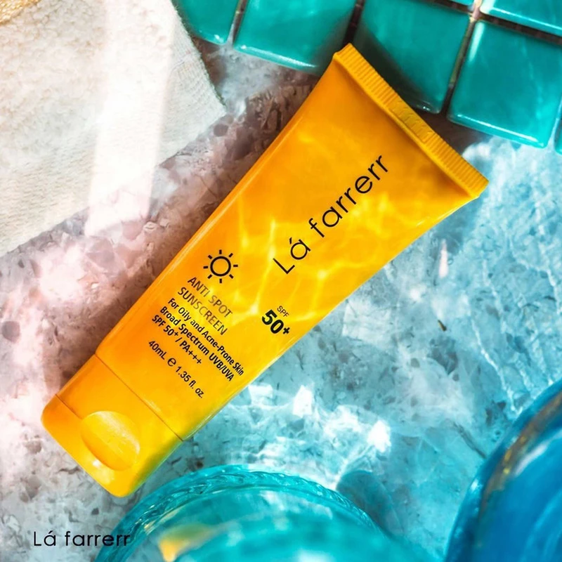 عکس شماره 10 : کرم ضدآفتاب و ضدلک بی-رنگ لافارر مدل spf50، مناسب پوست-های چرب، حجم 40 میلی-لیتر