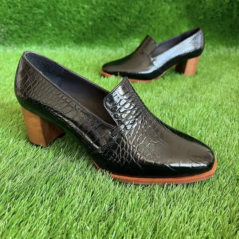 کفش زنانه مدل چرم طبیعی کد 9001-M