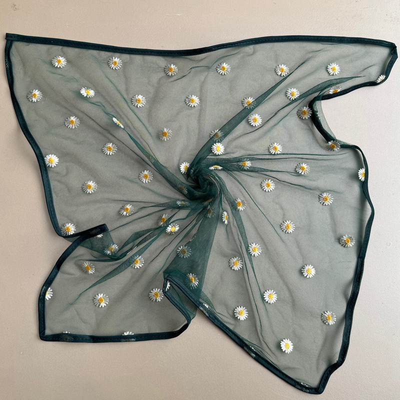 روسری زنانه مدل توری بابونه ای کد 60