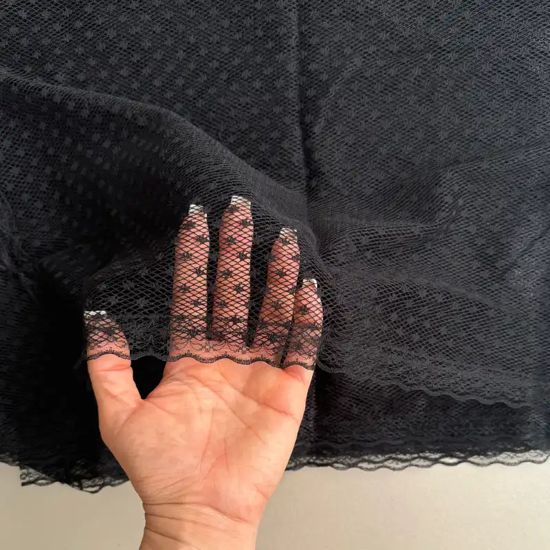 شال زنانه مدل توری خالخالی دور دانتل دار تابستانی