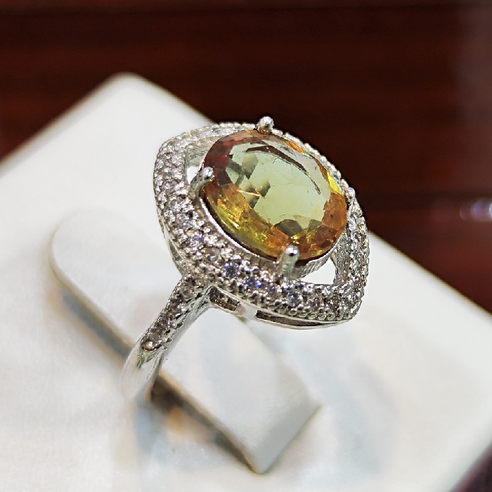 انگشتر نقره زنانه مدل سنگ الکساندریت کد 524 انگشتر نقره زنانه مدل سنگ الکساندریت کد 524