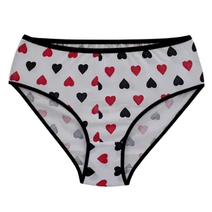 شورت زنانه مدل نخی طرح قلب رنگ سفید