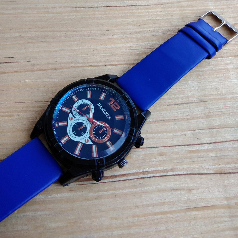 ساعت  مچی عقربه ای پسرانه مدل  بند چرمی اسپرت کد 32 DAN