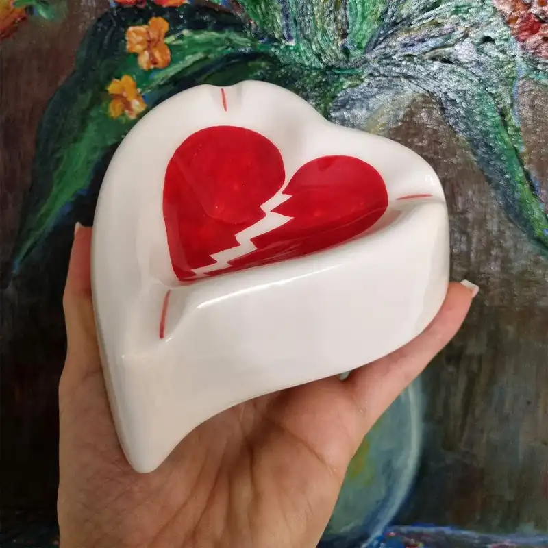 زیرسیگاری سرامیکی مدل قلب شکسته