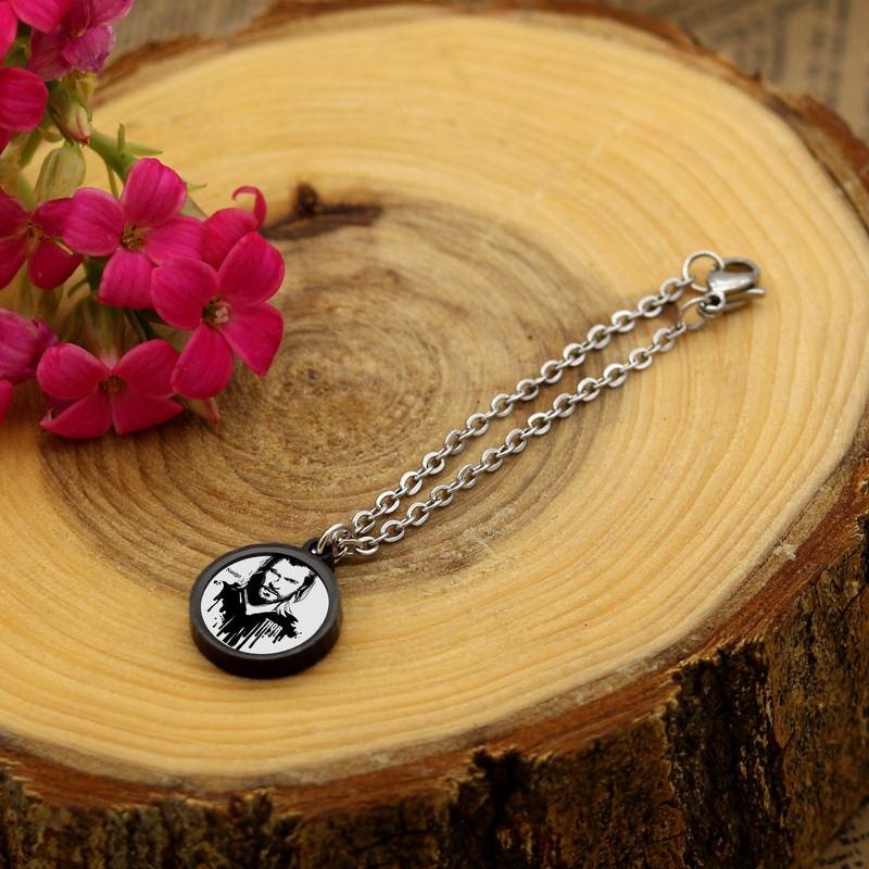 آویز ساعت زنانه ناکسیگو مدل شب تاب طرح ثور کد AW8936 آویز ساعت زنانه ناکسیگو مدل شب تاب طرح ثور کد AW8936