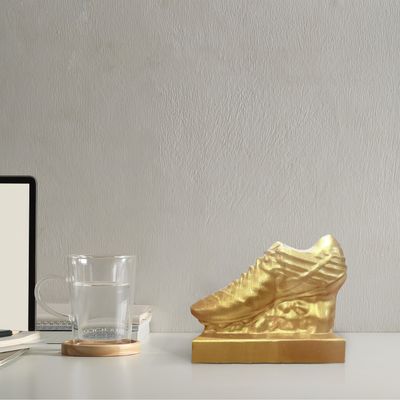 نقد و بررسی تندیس مدل کفش طلا بزرگ توسط خریداران