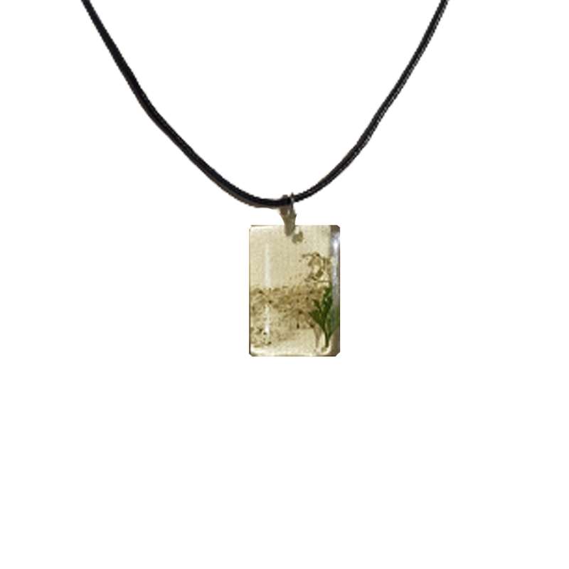 گردنبند دخترانه مدل رزینی طرح گل خشک