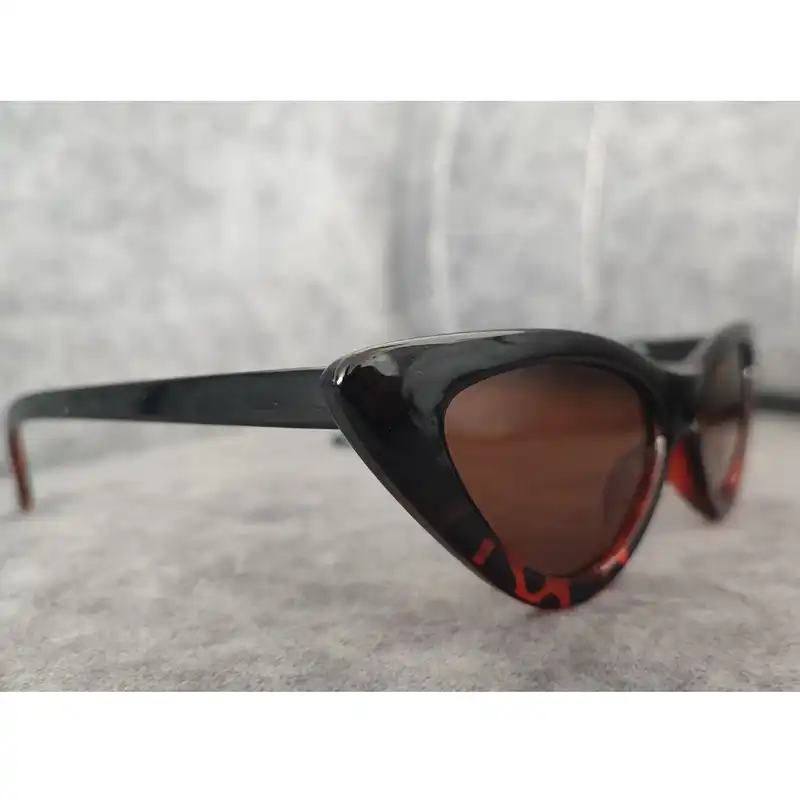 عینک آفتابی زنانه مدل گربه ای کائوچو پلنگی کد 099 UV400