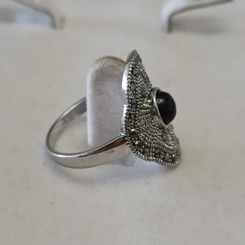 انگشتر زنانه مدل کلاسیک نگین دار