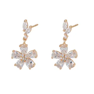 گوشواره میخی زنانه ژوپینگ مدل شکوفه کد AAE1190