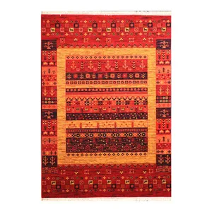 فرش ماشینی 320 شانه زمینه لاکی حاشیه لاکی مدل شاهسون طرح SH-B103-5025