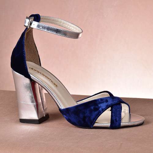 صندل زنانه دنیای مارک مدل لیندا صندل زنانه دنیای مارک مدل لیندا