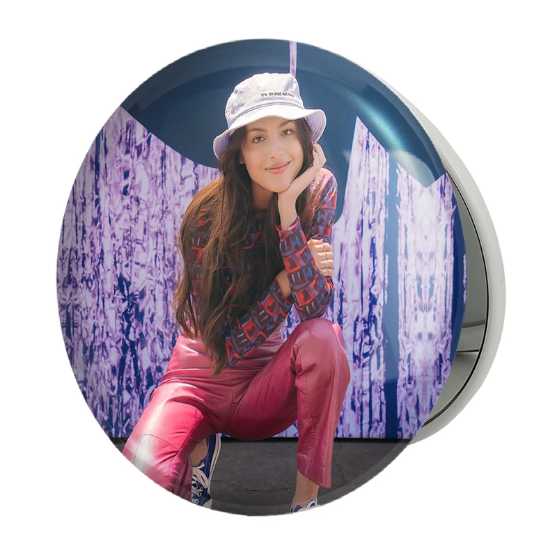 آینه جیبی خندالو طرح اولیویا رودریگو Olivia Rodrigo مدل تاشو کد 19256 