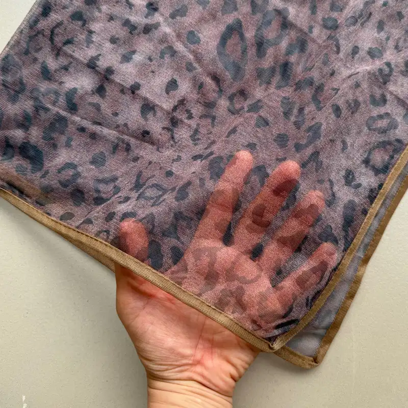 شال زنانه مدل توری پلنگی نوار دوزی شده  کد 2