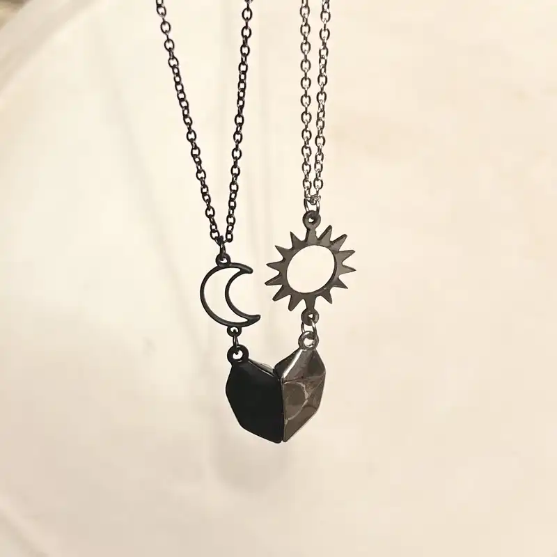 گردنبند مدل ماه و خورشید آهنربایی بسته 2 عددی