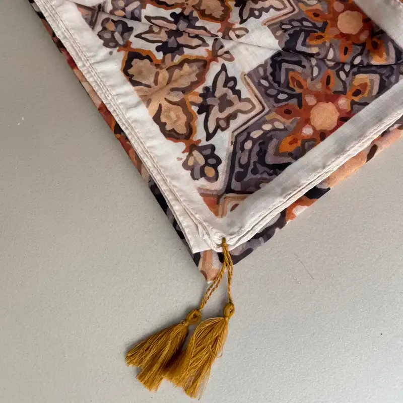 روسری زنانه مدل نخی گلدار گلیمی کد 5