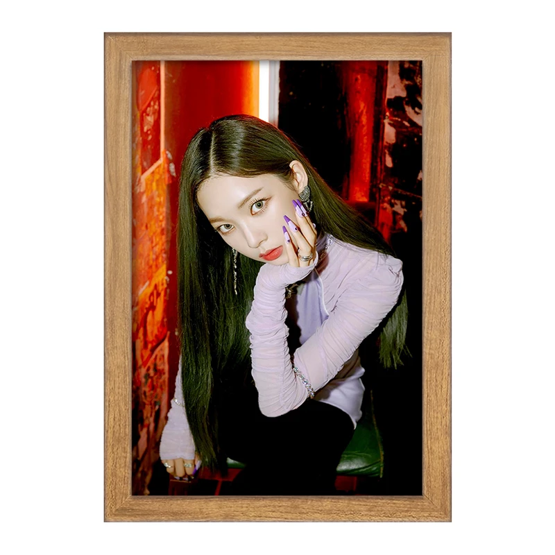 تابلو خندالو مدل کارینا گروه آسپا Aespa  کد 19709