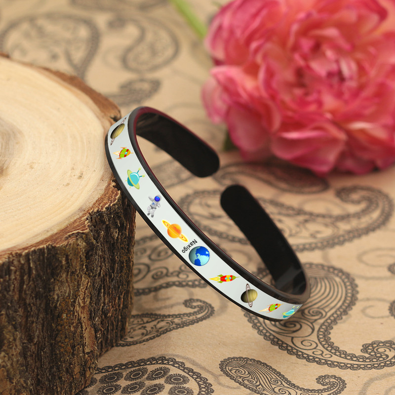 دستبند ناکسیگو طرح فضانوردی مدل BR5484