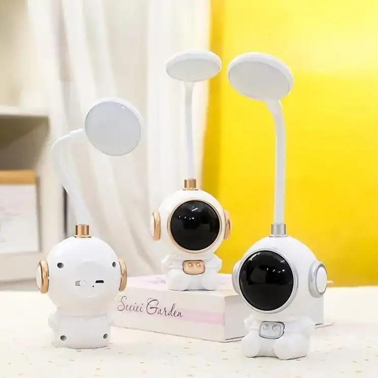 چراغ مطالعه مدل فانتزی شارژی طرح فضانورد کد cs310