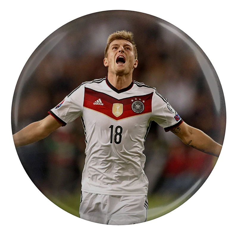 پیکسل طرح بازیکن فوتبال تونی کروس در رئال مادرید مدل S4550