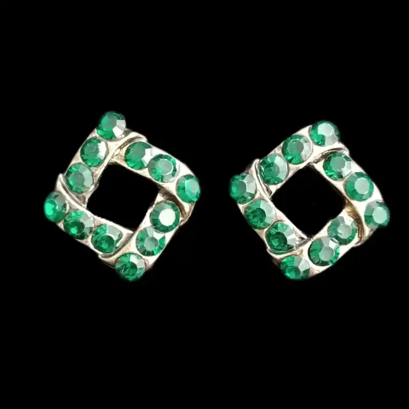 گوشواره زنانه مدل هندسی نگین دار