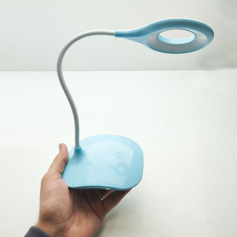 چراغ مطالعه مدل رومیزی طرح باتری خور لمسی کد 6520