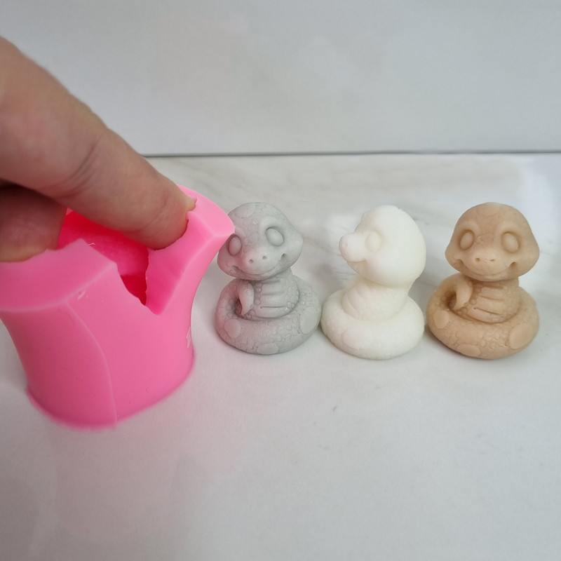 قالب شمع مدل مار مینیاتوری نماد سال 1404