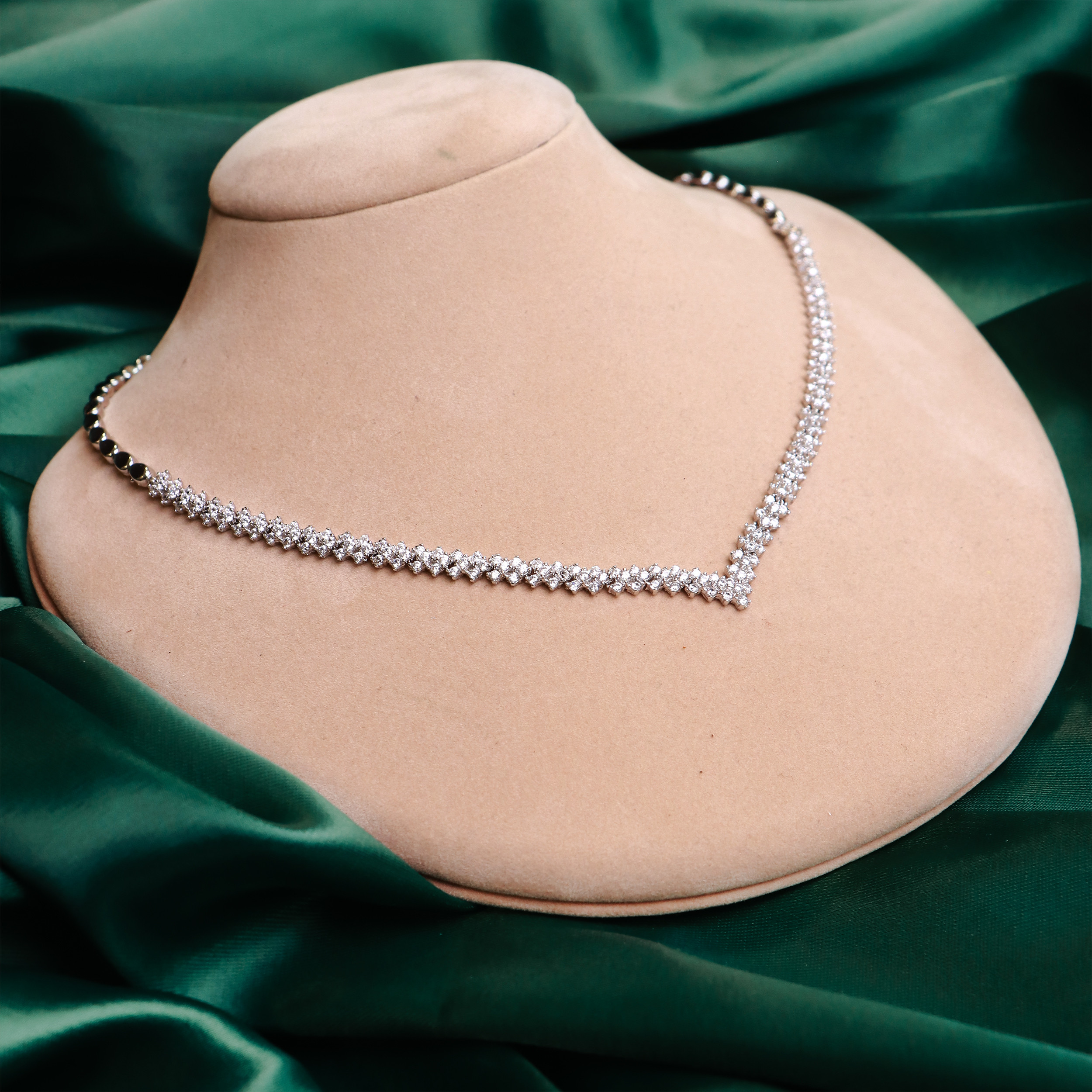 نیم ست نقره زنانه جی تی ای مدل جی نایس 28 نیم ست نقره زنانه جی تی ای مدل جی نایس 28