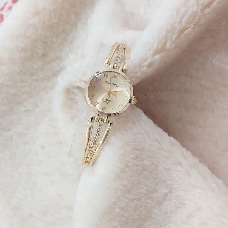 ساعت مچی عقربه ای زنانه هانگروی مدل دستبندی نگین دار