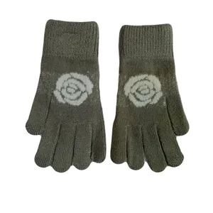 دستکش بافتنی زنانه مدل گل دار