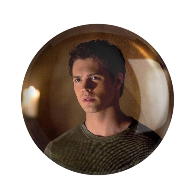 مگنت خندالو مدل جرمی گیلبرت خاطرات یک خون آشام  The Vampire Diaries  کد 23684