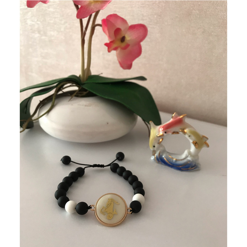 دستبند زنانه طرح ماه دی