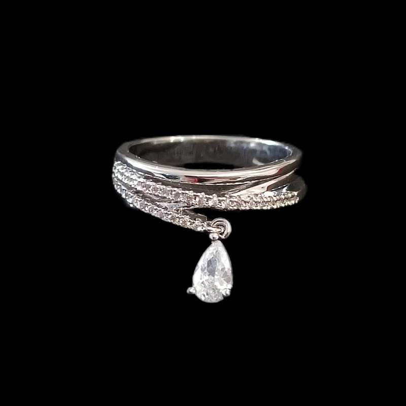 انگشتر زنانه مدل حلقه نگین دار