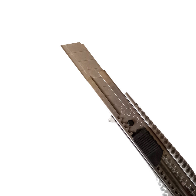 کاتر مدل 8556A به همراه تیغ کاتر کاتر مدل 8556A به همراه تیغ کاتر