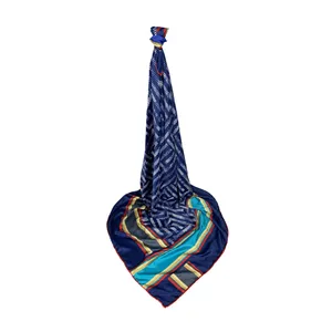 روسری زنانه مدل ساتن طرح چهارخونه 2