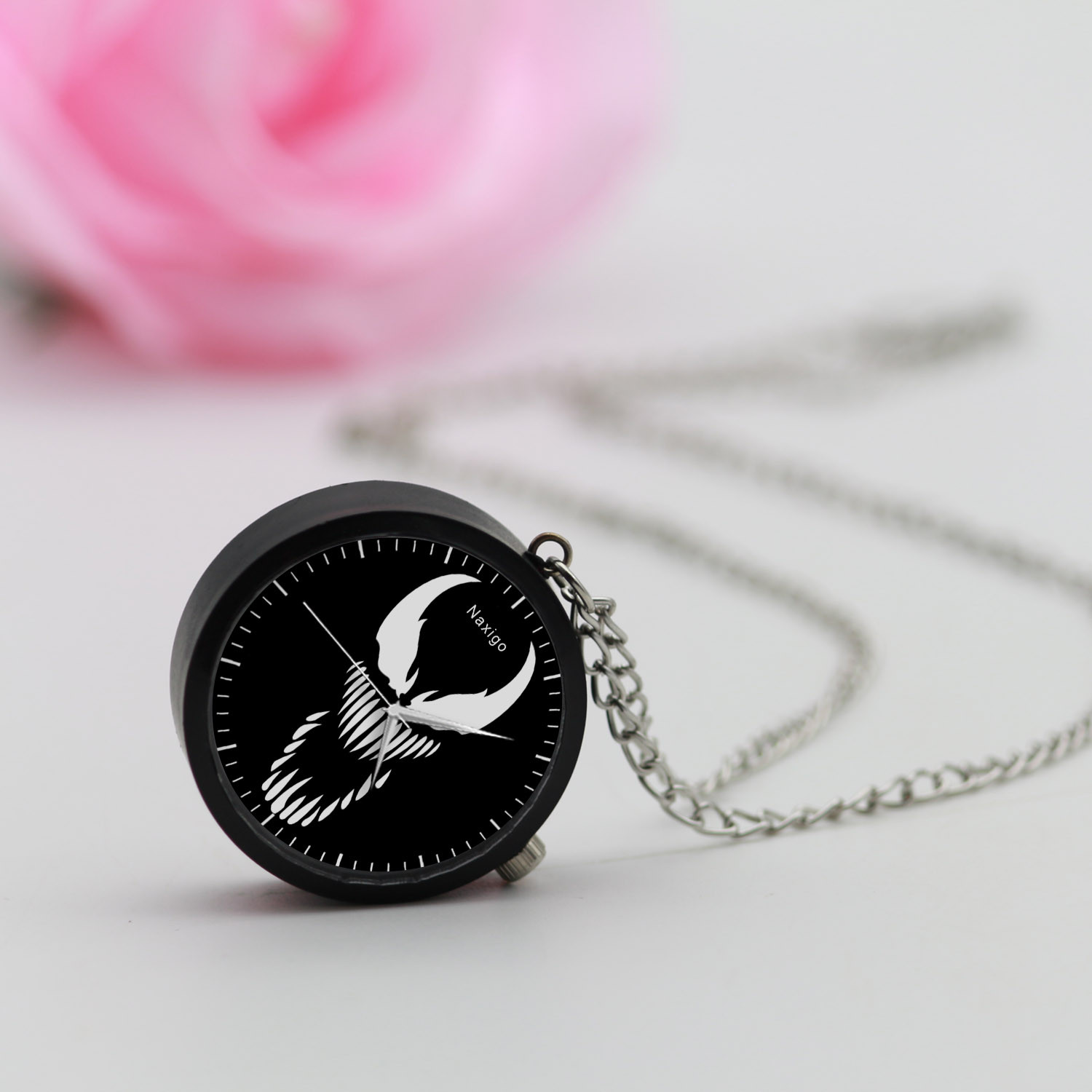 ساعت گردنبندی عقربه ای ناکسیگو مدل ونوم کد NF12885