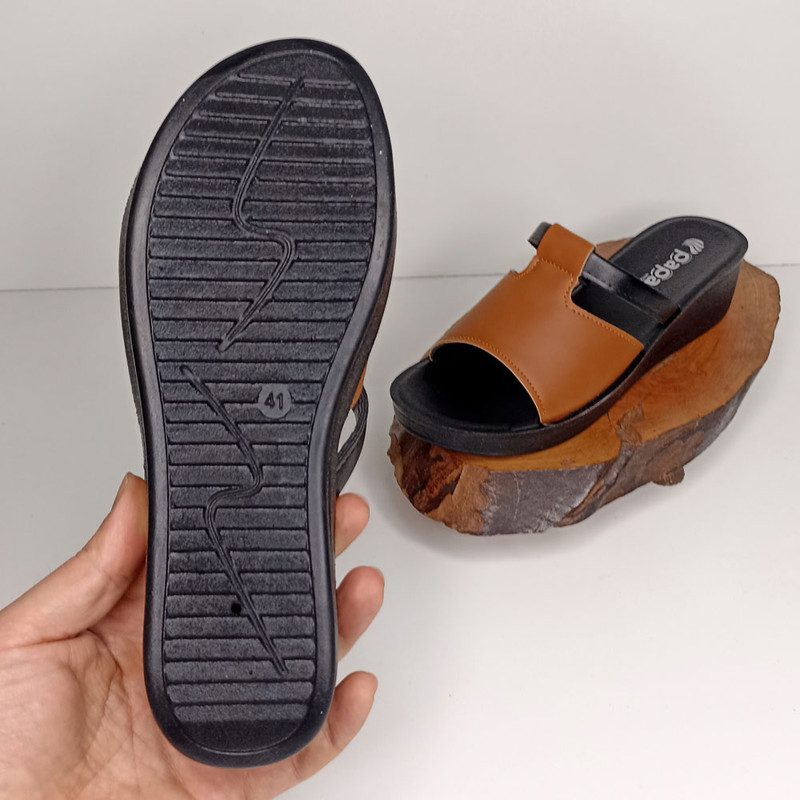 دمپایی زنانه پاپا مدل آنا کد 1629