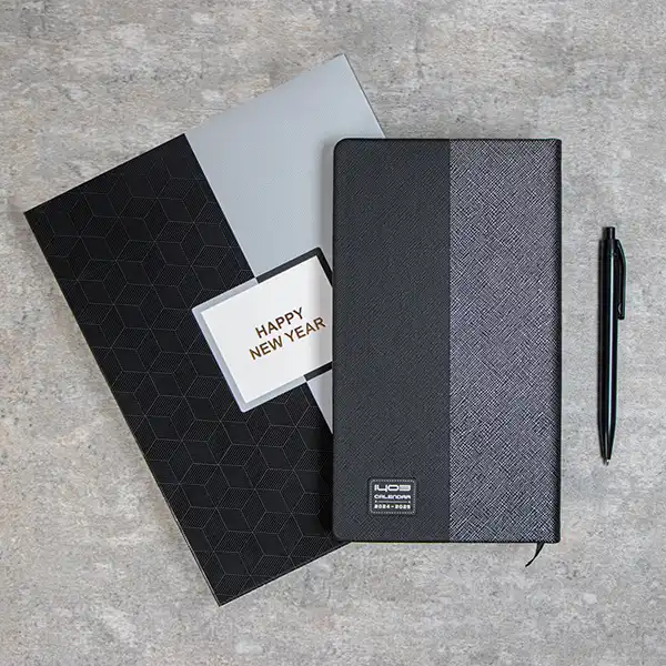 سالنامه سال 1403 مدل نوا کد 800 به همراه خودکار