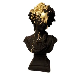 مجسمه مدل زن