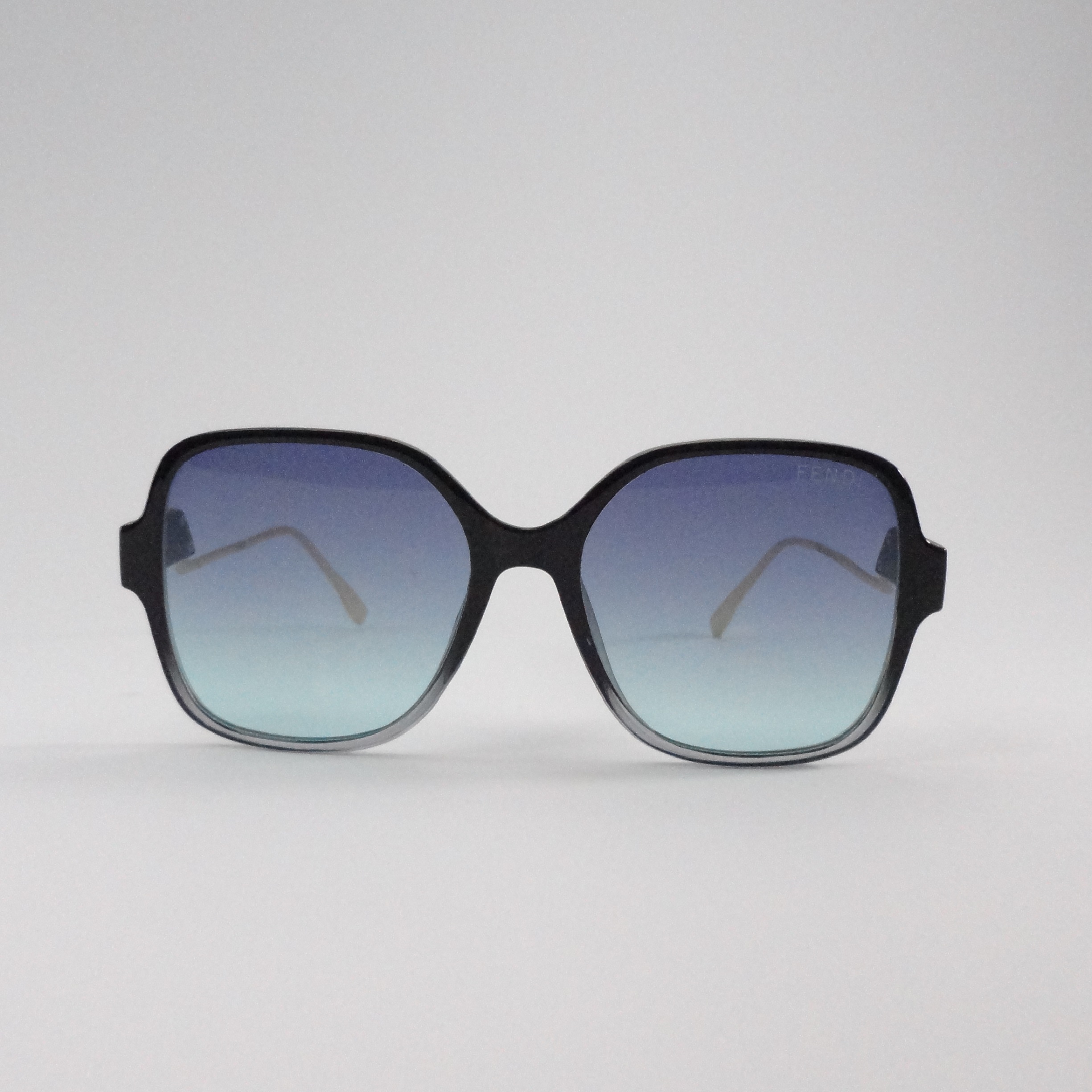 عینک آفتابی زنانه فندی مدل 404d20223