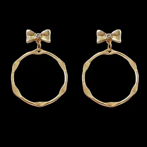 گوشواره زنانه مدل حلقه و پاپیون ظریف کریستالی کد Art99