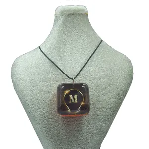 گردنبند دخترانه مدل حرف m مربع 02