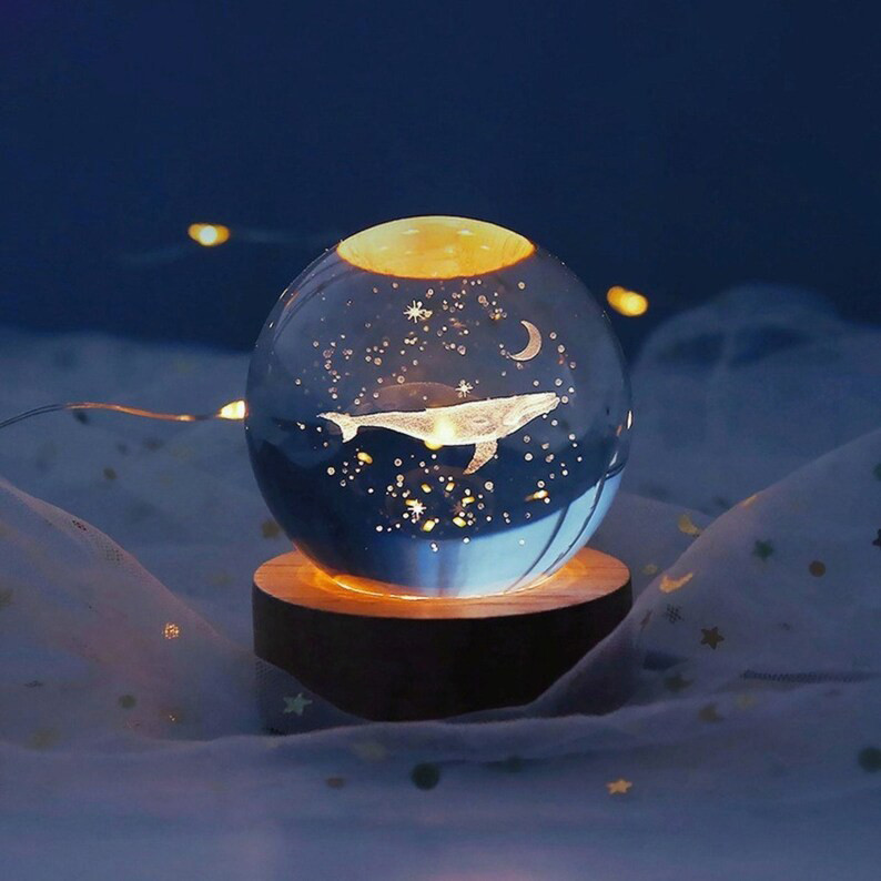 چراغ خواب طرح گوی کریستال مدل نهنگ و ماه