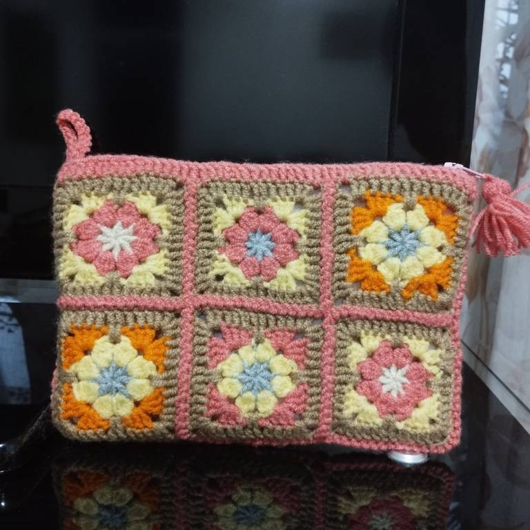 کیف لوازم آرایش زنانه مدل قلاب بافی طرح موتیف