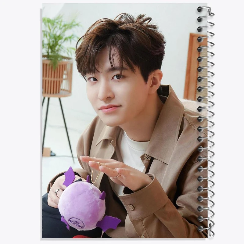 دفتر نقاشی 50 برگ خندالو مدل یونگجه گروه گات سون GOT7 کد 20994