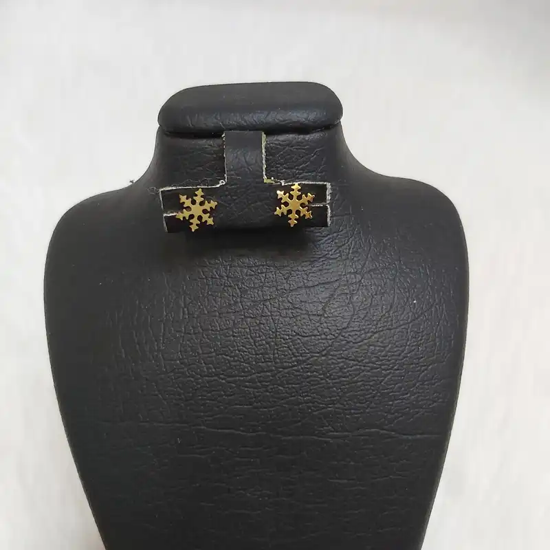 گوشواره زنانه مدل میخی طرح دانه برف کد sw110